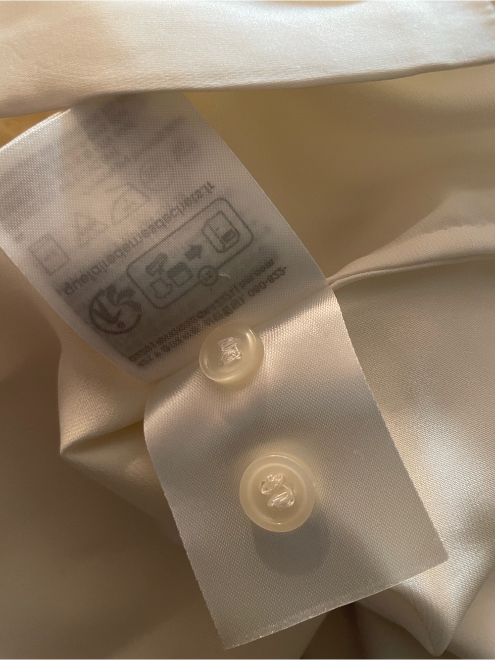 ✨ H&M Ivory Satin Button-Up Blouse Size L - Picture 7 of 8